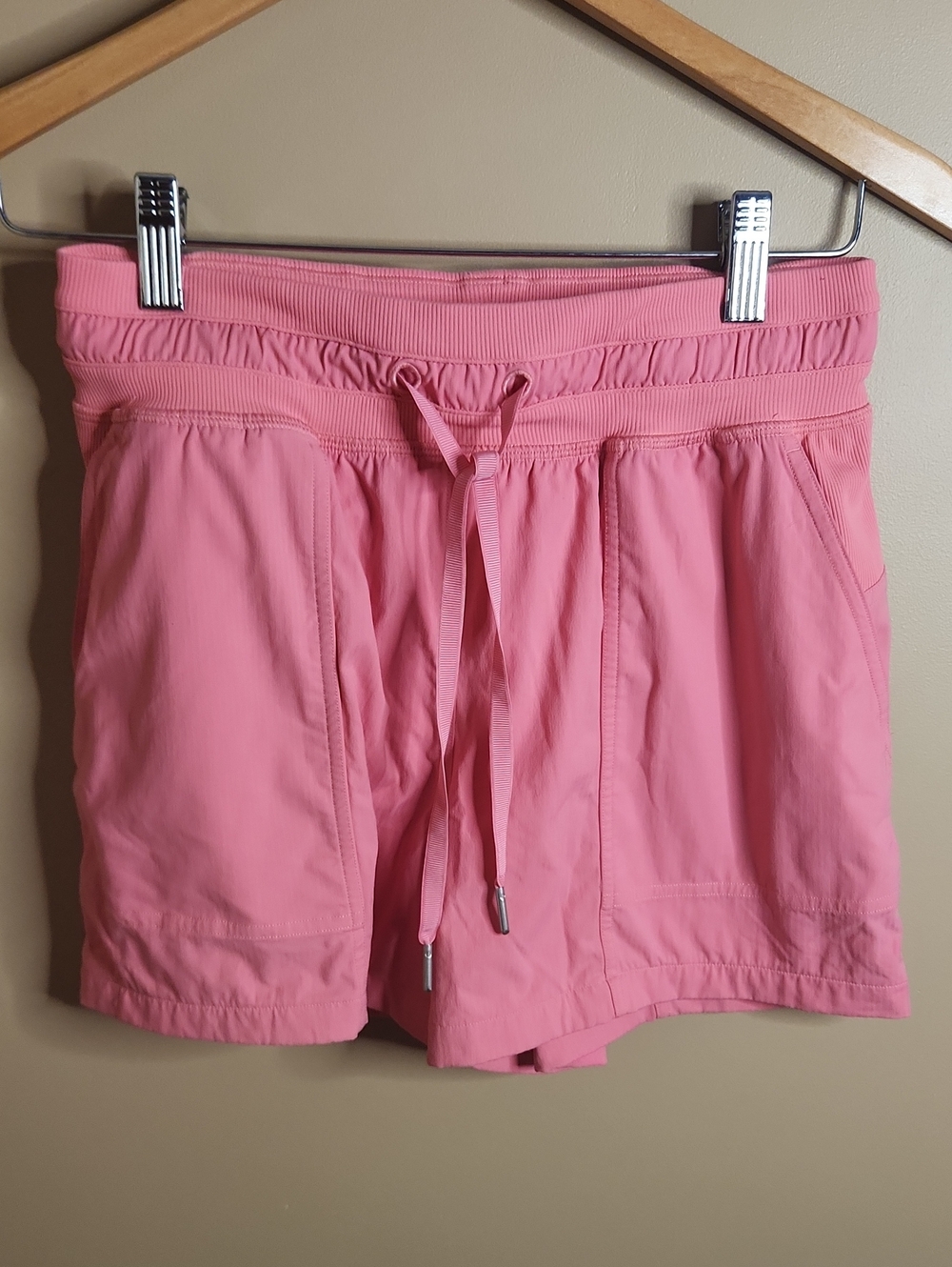 Lululemon Dance Studio High-Rise Short 3.5" in Sakura Pink. Size 4. #W7CEPS